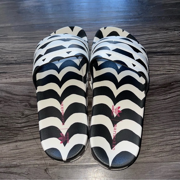 Adidas Women’s Marimekko Adilette Slides Wave Print Black and White - Picture 14 of 16